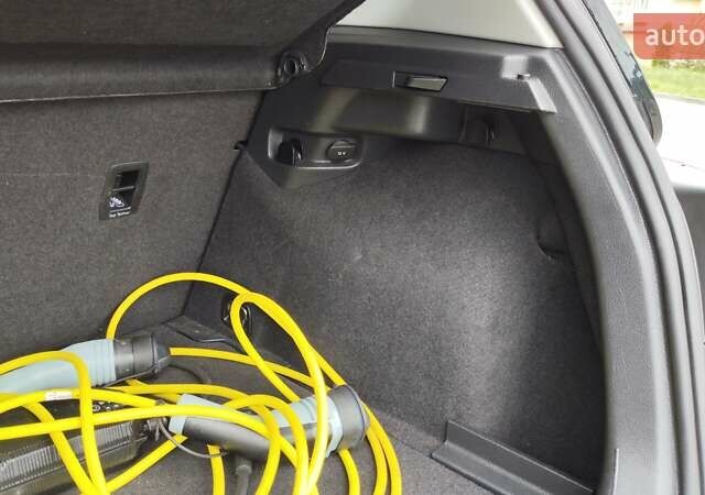 Черный Фольксваген e-Golf, объемом двигателя 0 л и пробегом 131 тыс. км за 9199 $, фото 58 на Automoto.ua