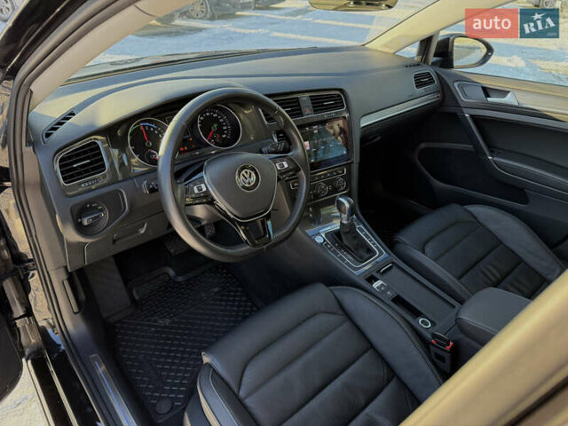 Черный Фольксваген e-Golf, объемом двигателя 0 л и пробегом 114 тыс. км за 12750 $, фото 49 на Automoto.ua