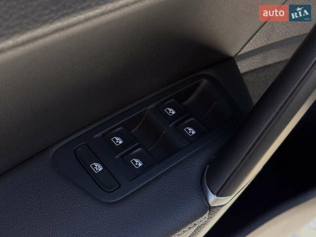 Черный Фольксваген e-Golf, объемом двигателя 0 л и пробегом 114 тыс. км за 12750 $, фото 20 на Automoto.ua