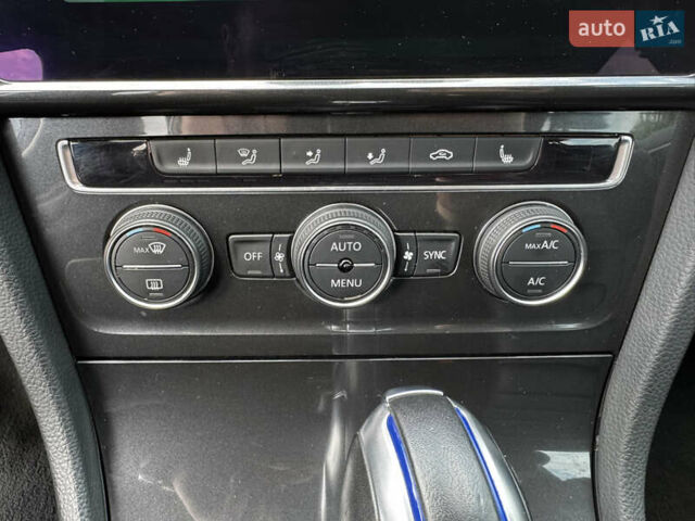 Черный Фольксваген e-Golf, объемом двигателя 0 л и пробегом 125 тыс. км за 16000 $, фото 39 на Automoto.ua