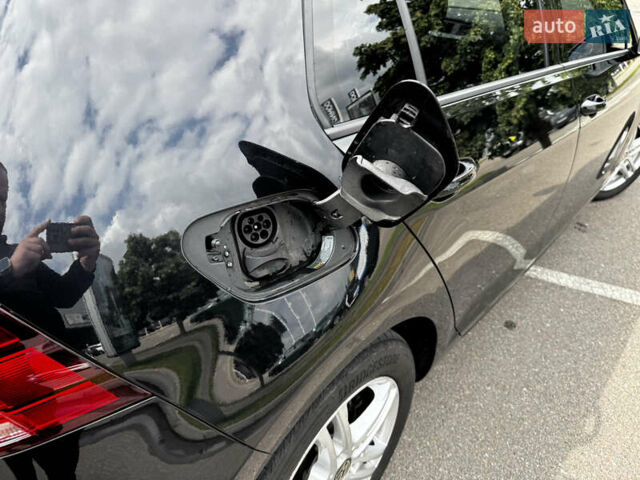 Черный Фольксваген e-Golf, объемом двигателя 0 л и пробегом 125 тыс. км за 16000 $, фото 10 на Automoto.ua