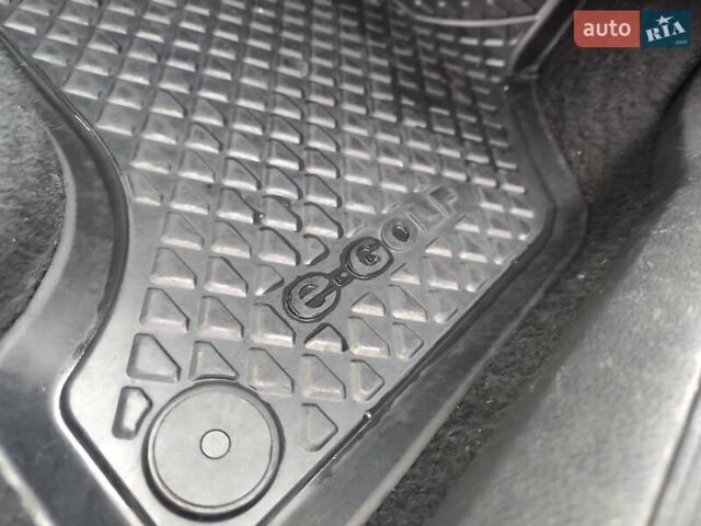 Чорний Фольксваген e-Golf, об'ємом двигуна 0 л та пробігом 77 тис. км за 12900 $, фото 35 на Automoto.ua