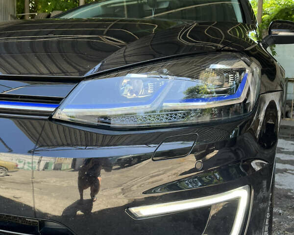 Черный Фольксваген e-Golf, объемом двигателя 0 л и пробегом 80 тыс. км за 13300 $, фото 3 на Automoto.ua