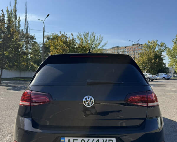 Черный Фольксваген e-Golf, объемом двигателя 0 л и пробегом 69 тыс. км за 13399 $, фото 3 на Automoto.ua