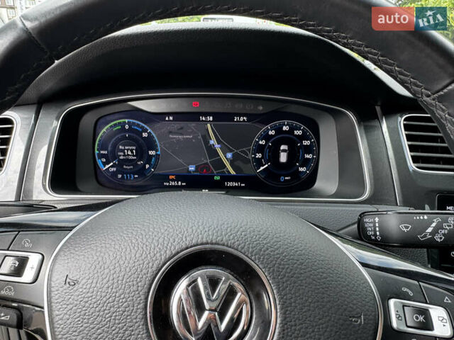 Черный Фольксваген e-Golf, объемом двигателя 0 л и пробегом 125 тыс. км за 16000 $, фото 29 на Automoto.ua