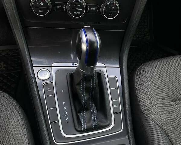 Черный Фольксваген e-Golf, объемом двигателя 0 л и пробегом 224 тыс. км за 12000 $, фото 13 на Automoto.ua
