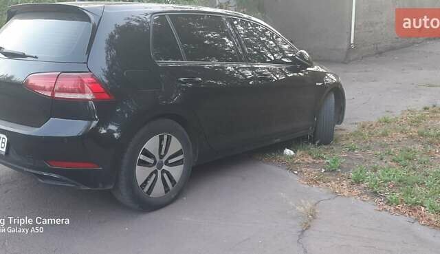 Черный Фольксваген e-Golf, объемом двигателя 0 л и пробегом 166 тыс. км за 12700 $, фото 5 на Automoto.ua