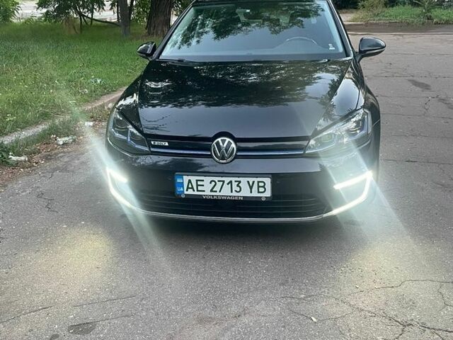 Чорний Фольксваген e-Golf, об'ємом двигуна 0 л та пробігом 143 тис. км за 13100 $, фото 9 на Automoto.ua