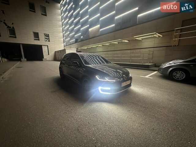 Черный Фольксваген e-Golf, объемом двигателя 0 л и пробегом 135 тыс. км за 16500 $, фото 32 на Automoto.ua
