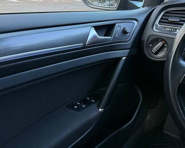 Черный Фольксваген e-Golf, объемом двигателя 0 л и пробегом 89 тыс. км за 14000 $, фото 15 на Automoto.ua