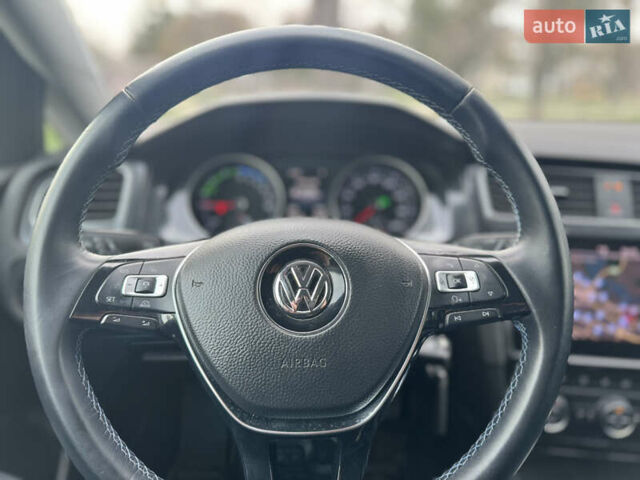 Черный Фольксваген e-Golf, объемом двигателя 0 л и пробегом 126 тыс. км за 12700 $, фото 12 на Automoto.ua
