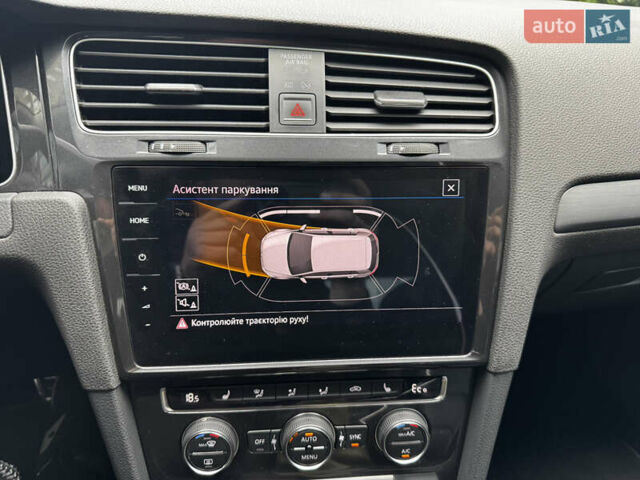 Черный Фольксваген e-Golf, объемом двигателя 0 л и пробегом 125 тыс. км за 16000 $, фото 34 на Automoto.ua