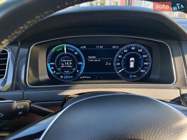 Черный Фольксваген e-Golf, объемом двигателя 0 л и пробегом 200 тыс. км за 12500 $, фото 4 на Automoto.ua