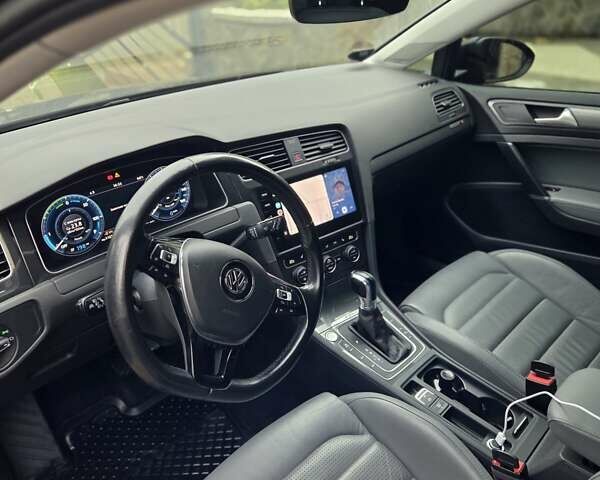 Черный Фольксваген e-Golf, объемом двигателя 0 л и пробегом 92 тыс. км за 17000 $, фото 23 на Automoto.ua