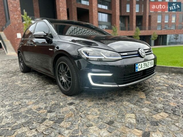 Черный Фольксваген e-Golf, объемом двигателя 0 л и пробегом 135 тыс. км за 16500 $, фото 12 на Automoto.ua