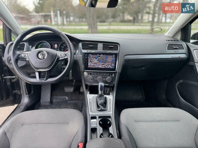 Черный Фольксваген e-Golf, объемом двигателя 0 л и пробегом 126 тыс. км за 12700 $, фото 9 на Automoto.ua