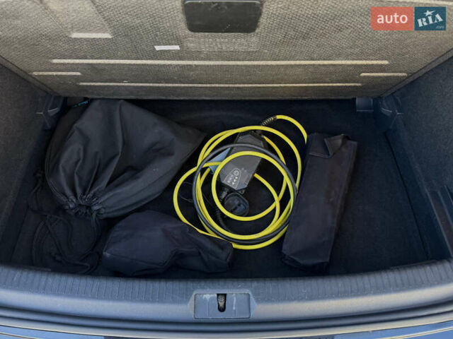 Черный Фольксваген e-Golf, объемом двигателя 0 л и пробегом 114 тыс. км за 12750 $, фото 28 на Automoto.ua