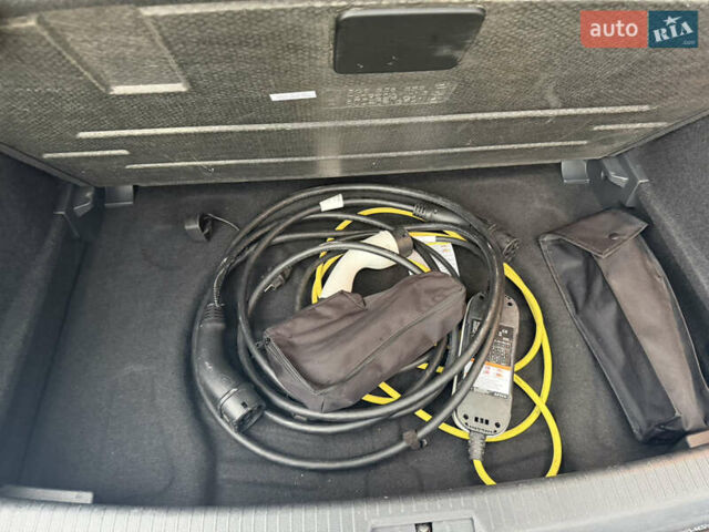 Черный Фольксваген e-Golf, объемом двигателя 0 л и пробегом 137 тыс. км за 12650 $, фото 79 на Automoto.ua