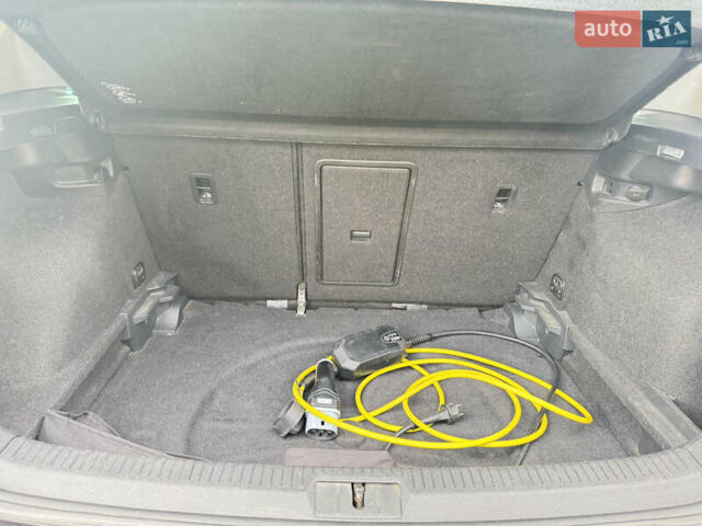 Черный Фольксваген e-Golf, объемом двигателя 0 л и пробегом 126 тыс. км за 12700 $, фото 14 на Automoto.ua