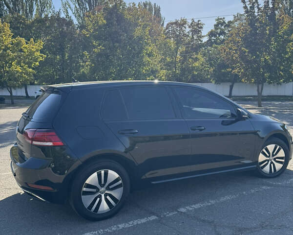 Черный Фольксваген e-Golf, объемом двигателя 0 л и пробегом 69 тыс. км за 13399 $, фото 4 на Automoto.ua