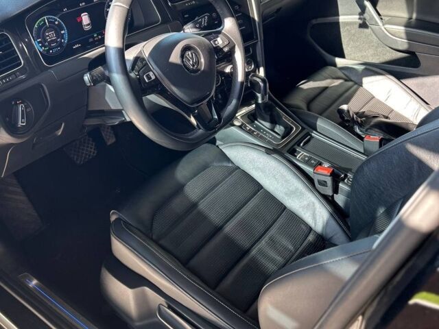 Черный Фольксваген e-Golf, объемом двигателя 0 л и пробегом 0 тыс. км за 15600 $, фото 24 на Automoto.ua