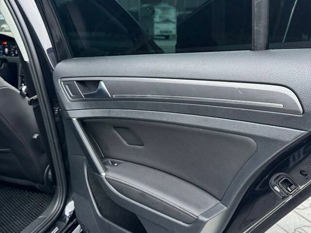 Чорний Фольксваген e-Golf, об'ємом двигуна 0 л та пробігом 123 тис. км за 13000 $, фото 11 на Automoto.ua