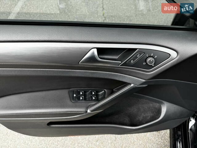 Черный Фольксваген e-Golf, объемом двигателя 0 л и пробегом 125 тыс. км за 16000 $, фото 24 на Automoto.ua