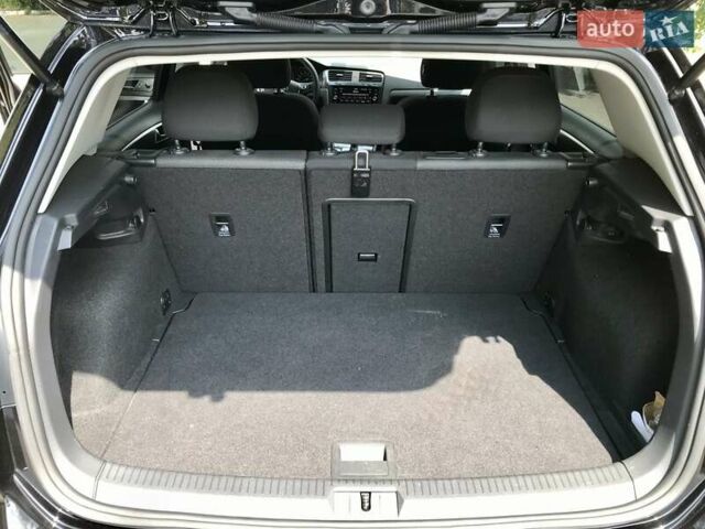 Чорний Фольксваген e-Golf, об'ємом двигуна 0 л та пробігом 87 тис. км за 12200 $, фото 76 на Automoto.ua