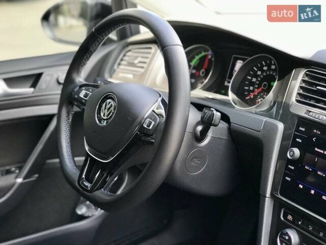 Чорний Фольксваген e-Golf, об'ємом двигуна 0 л та пробігом 87 тис. км за 12200 $, фото 66 на Automoto.ua