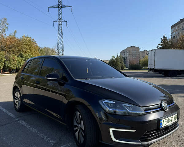 Черный Фольксваген e-Golf, объемом двигателя 0 л и пробегом 69 тыс. км за 13399 $, фото 5 на Automoto.ua