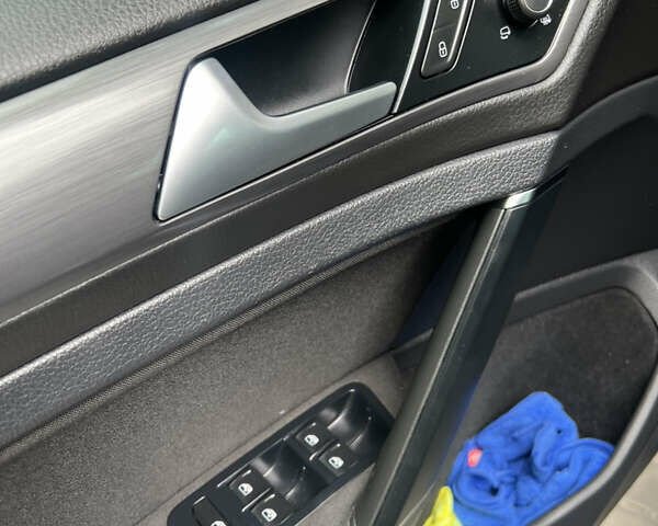 Черный Фольксваген e-Golf, объемом двигателя 0 л и пробегом 142 тыс. км за 13200 $, фото 35 на Automoto.ua