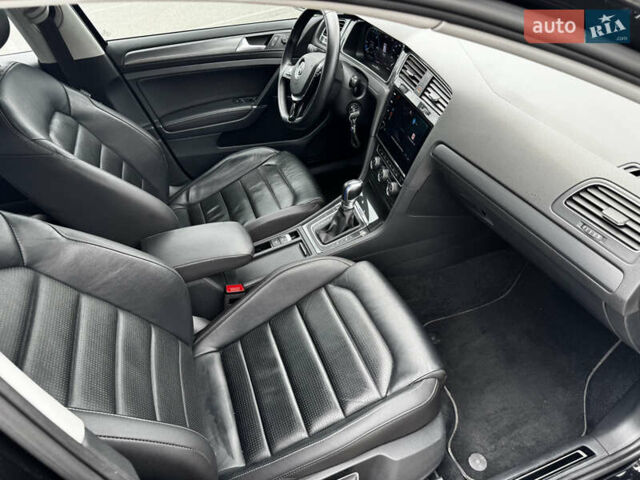 Черный Фольксваген e-Golf, объемом двигателя 0 л и пробегом 125 тыс. км за 16000 $, фото 19 на Automoto.ua