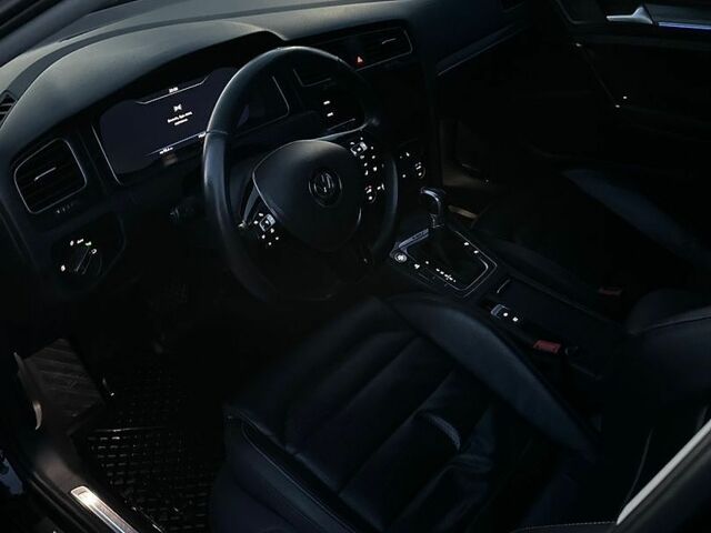 Черный Фольксваген e-Golf, объемом двигателя 0 л и пробегом 195 тыс. км за 14200 $, фото 10 на Automoto.ua