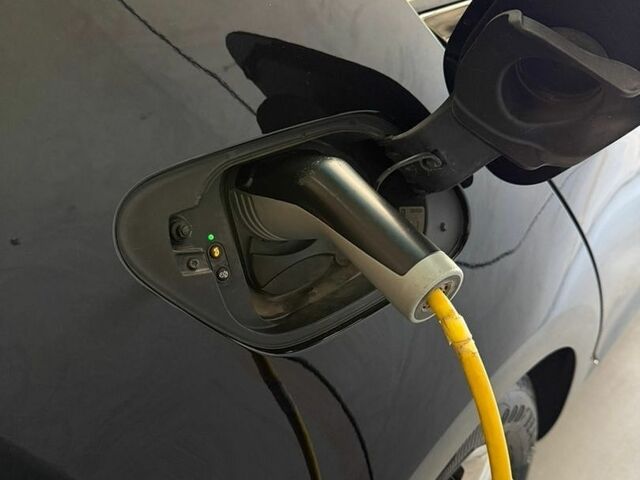 Черный Фольксваген e-Golf, объемом двигателя 0 л и пробегом 194 тыс. км за 12300 $, фото 34 на Automoto.ua