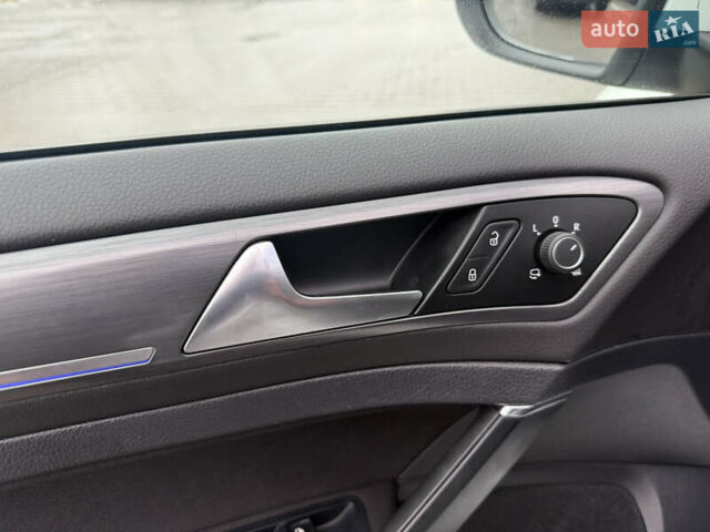 Черный Фольксваген e-Golf, объемом двигателя 0 л и пробегом 137 тыс. км за 12650 $, фото 59 на Automoto.ua