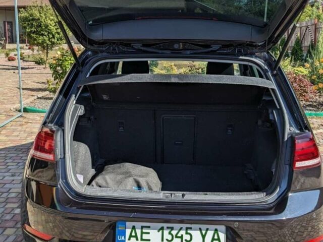 Черный Фольксваген e-Golf, объемом двигателя 0 л и пробегом 125 тыс. км за 16200 $, фото 4 на Automoto.ua