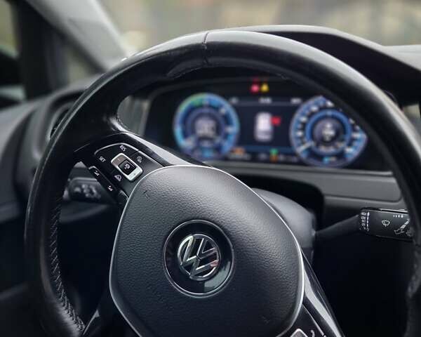 Черный Фольксваген e-Golf, объемом двигателя 0 л и пробегом 92 тыс. км за 17000 $, фото 22 на Automoto.ua