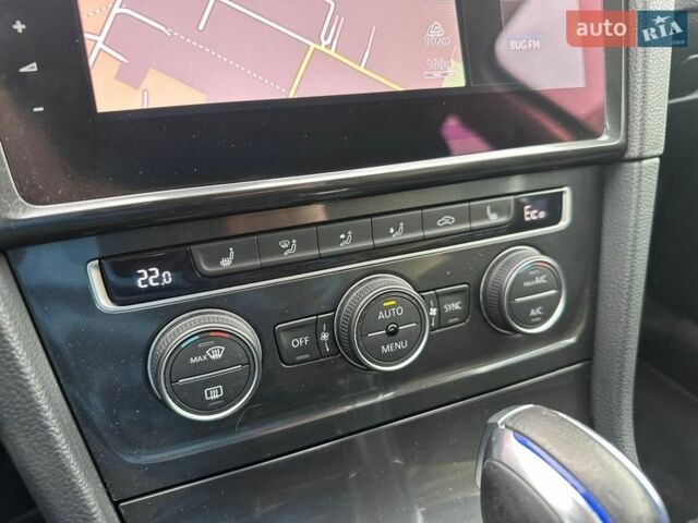 Чорний Фольксваген e-Golf, об'ємом двигуна 0 л та пробігом 133 тис. км за 12150 $, фото 81 на Automoto.ua