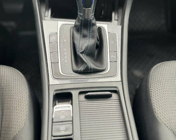 Черный Фольксваген e-Golf, объемом двигателя 0 л и пробегом 126 тыс. км за 12700 $, фото 10 на Automoto.ua
