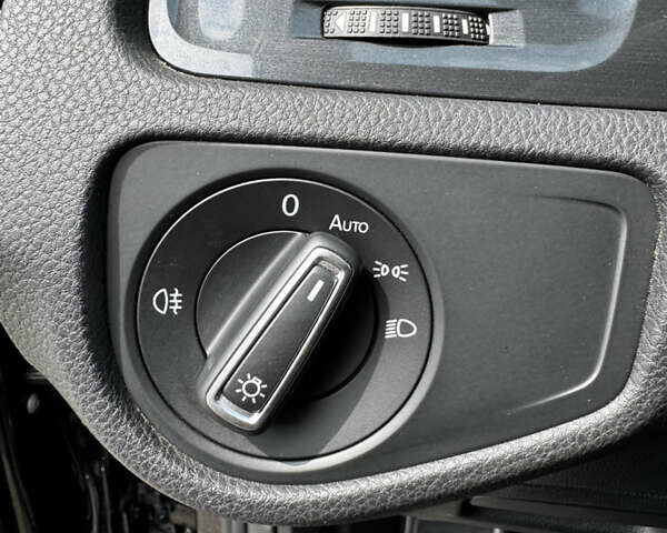 Черный Фольксваген e-Golf, объемом двигателя 0 л и пробегом 125 тыс. км за 16000 $, фото 25 на Automoto.ua