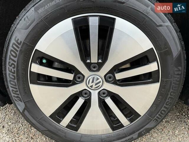 Черный Фольксваген e-Golf, объемом двигателя 0 л и пробегом 166 тыс. км за 11000 $, фото 5 на Automoto.ua