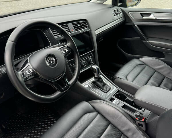 Черный Фольксваген e-Golf, объемом двигателя 0 л и пробегом 110 тыс. км за 14400 $, фото 20 на Automoto.ua