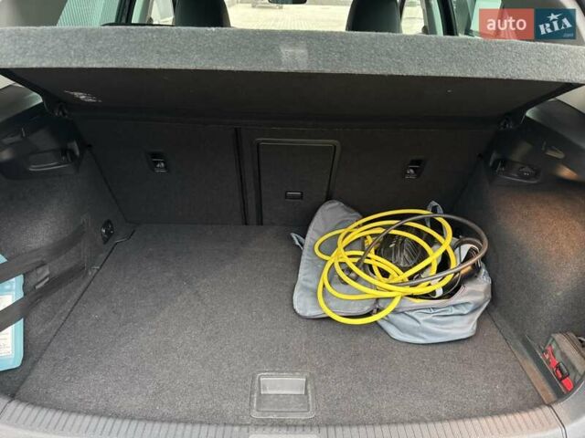 Черный Фольксваген e-Golf, объемом двигателя 0 л и пробегом 159 тыс. км за 14600 $, фото 17 на Automoto.ua