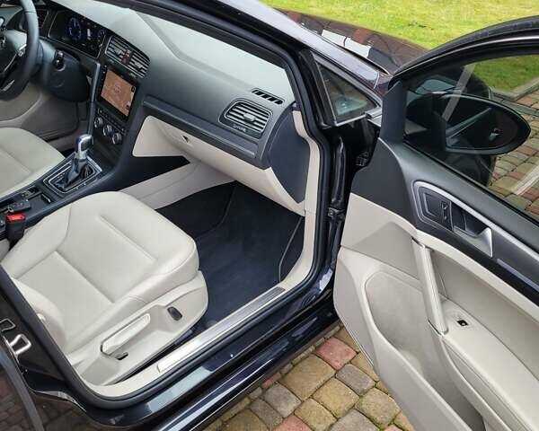 Черный Фольксваген e-Golf, объемом двигателя 0 л и пробегом 25 тыс. км за 16300 $, фото 29 на Automoto.ua