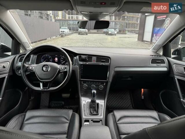Черный Фольксваген e-Golf, объемом двигателя 0 л и пробегом 159 тыс. км за 14600 $, фото 11 на Automoto.ua