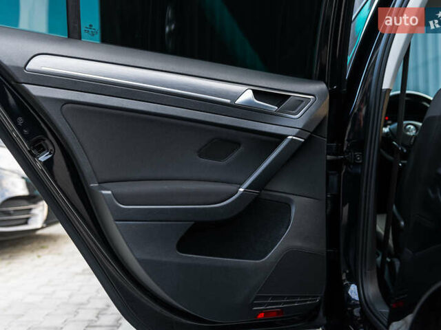 Черный Фольксваген e-Golf, объемом двигателя 0 л и пробегом 93 тыс. км за 15500 $, фото 28 на Automoto.ua