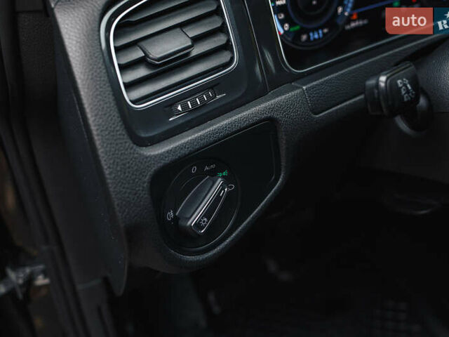 Чорний Фольксваген e-Golf, об'ємом двигуна 0 л та пробігом 110 тис. км за 12500 $, фото 20 на Automoto.ua