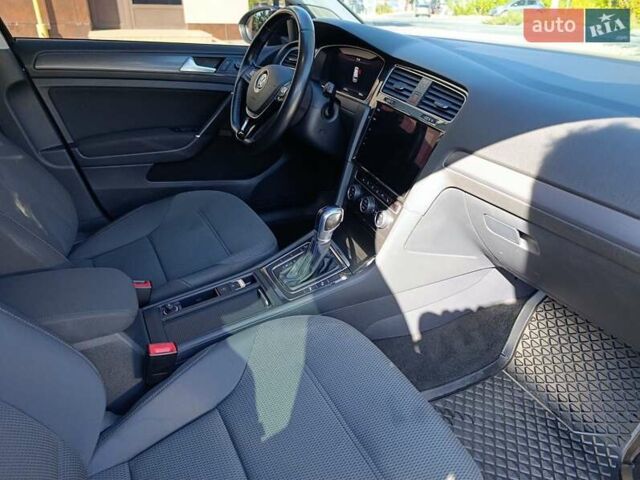 Черный Фольксваген e-Golf, объемом двигателя 0 л и пробегом 59 тыс. км за 14950 $, фото 3 на Automoto.ua