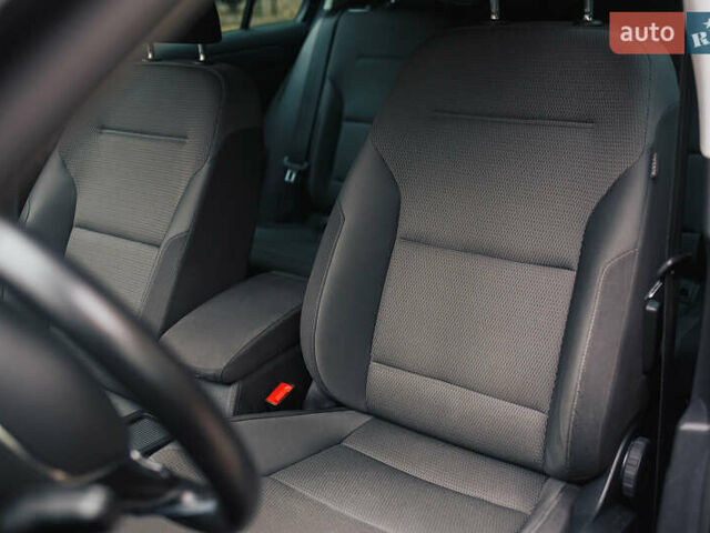 Чорний Фольксваген e-Golf, об'ємом двигуна 0 л та пробігом 110 тис. км за 12500 $, фото 31 на Automoto.ua