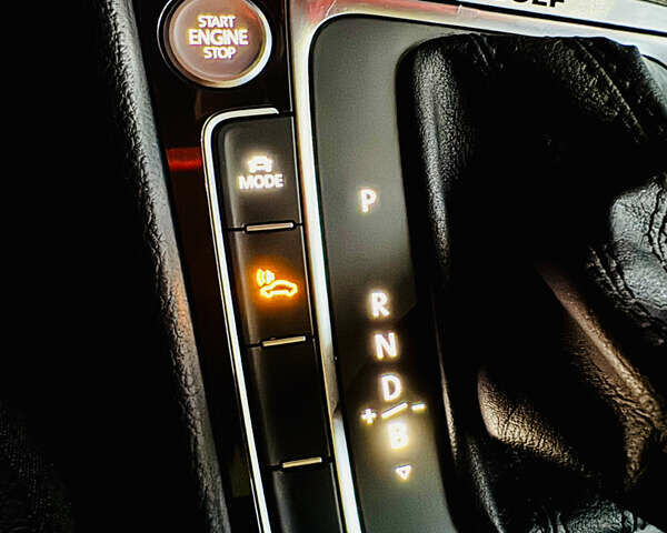 Черный Фольксваген e-Golf, объемом двигателя 0 л и пробегом 133 тыс. км за 16199 $, фото 54 на Automoto.ua